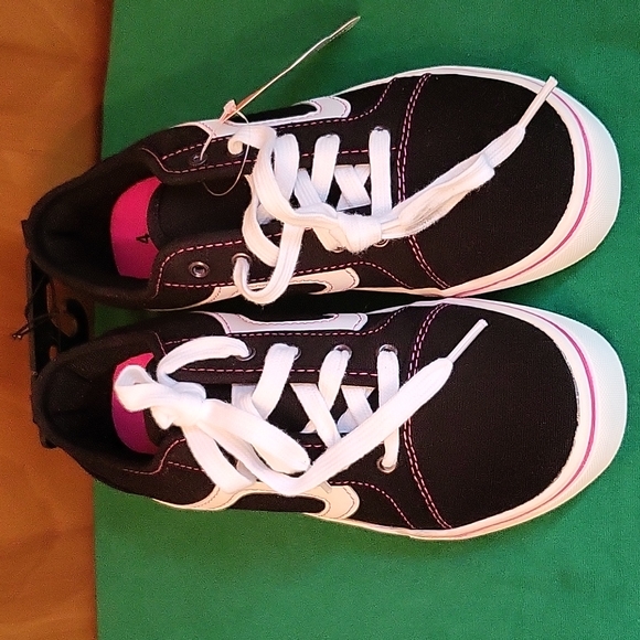Girls Black / White / Pink Tennis Shoes